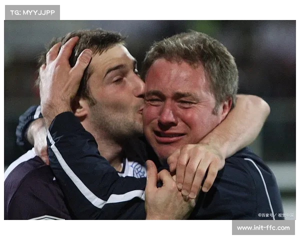 雨战中瓜迪奥拉振臂庆祝,千场时刻情感流露 雨战中瓜迪奥拉振臂庆祝,千场时刻情感流露